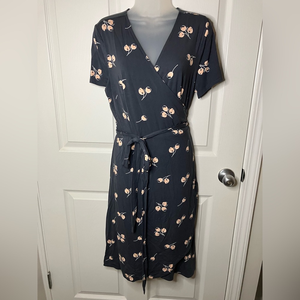 LOFT Plus gray/black wrap dress with berries
